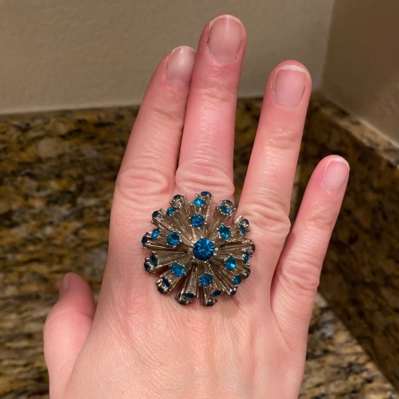 3/$30 Adjustable burst blue faux gem ring - Picture 2 of 13